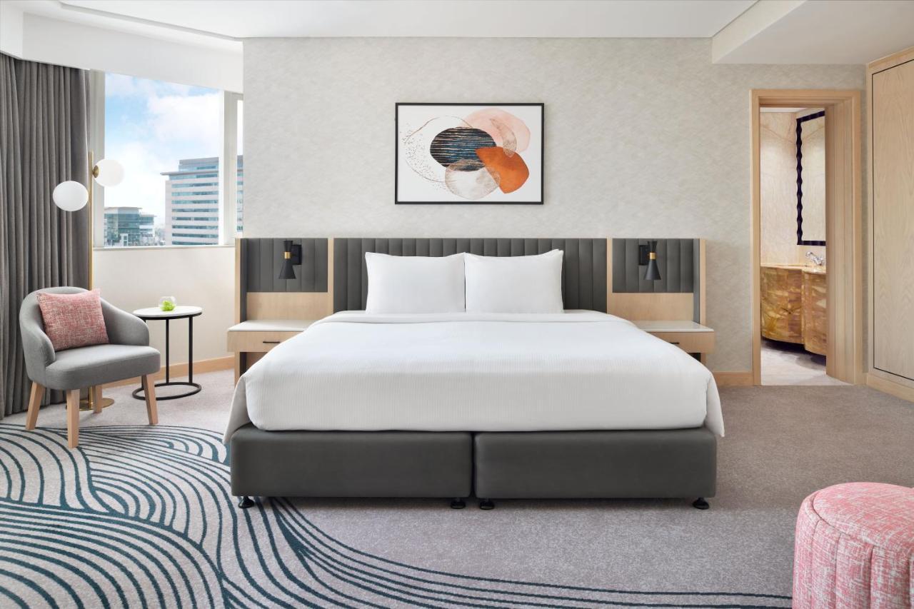 Crowne Plaza - Dubai Jumeirah By Ihg Esterno foto A bedroom at the hotel