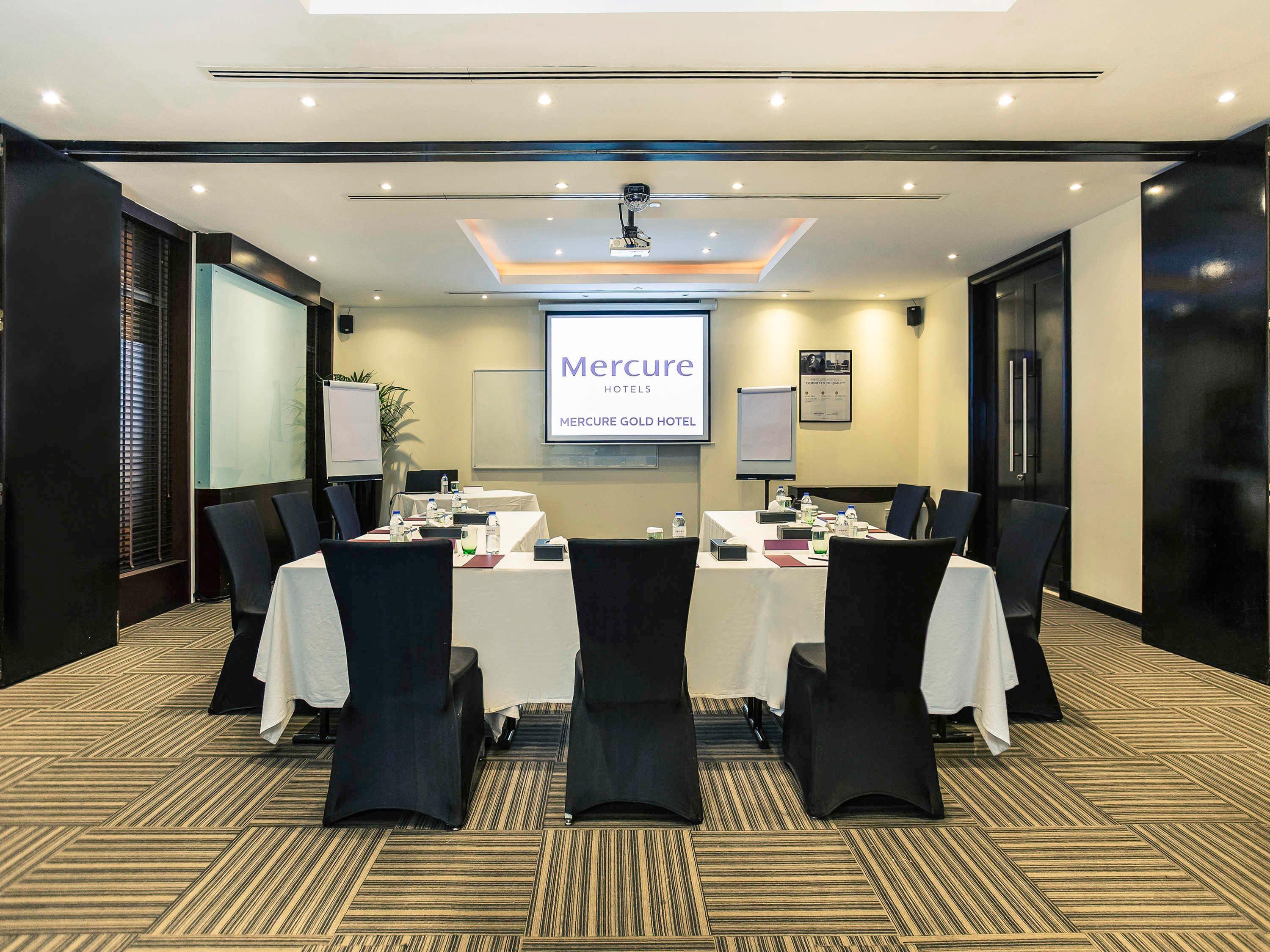 Crowne Plaza - Dubai Jumeirah By Ihg Esterno foto Meeting room at Mercure Hotel, Kuala Lumpur