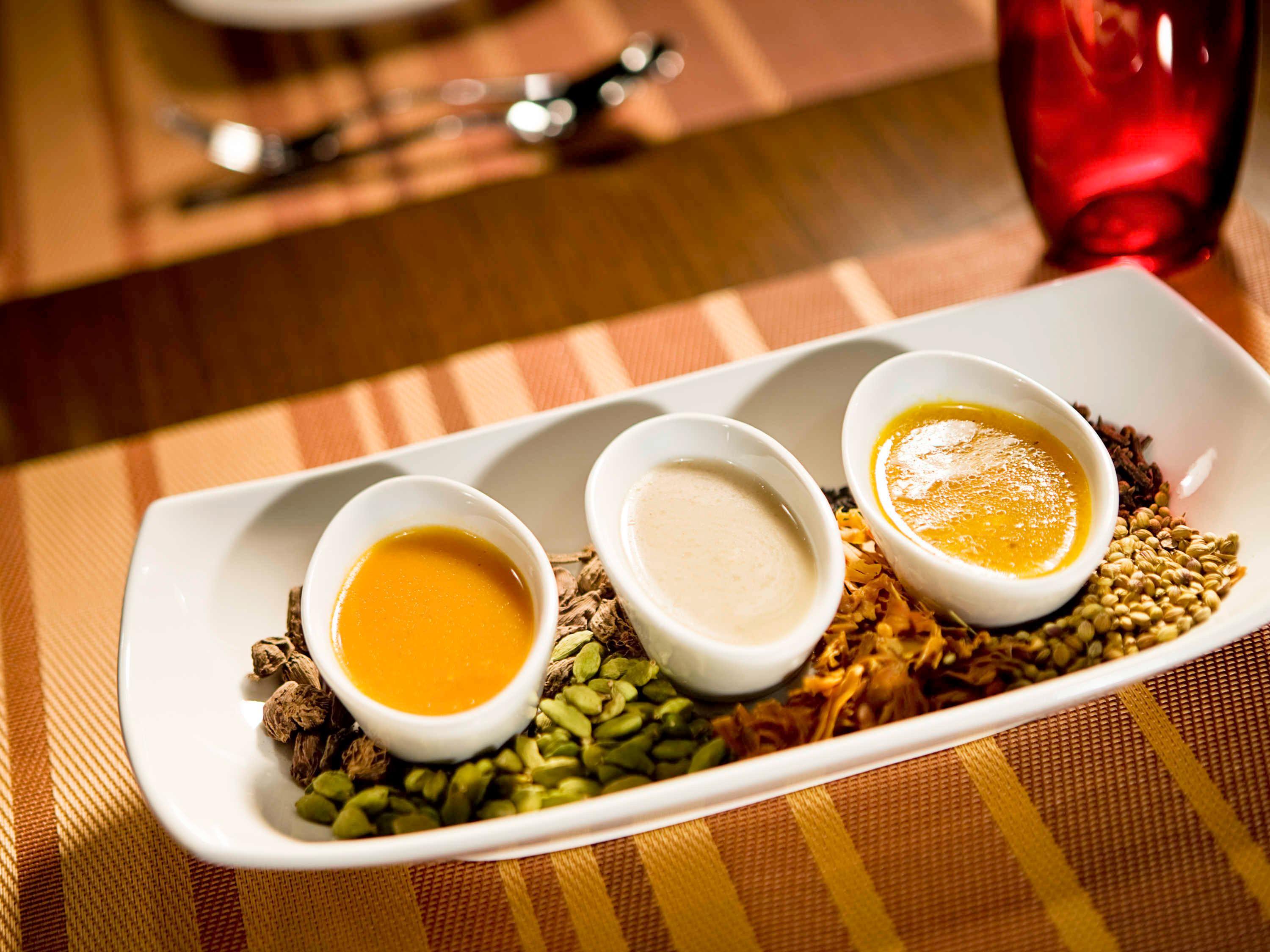 Crowne Plaza - Dubai Jumeirah By Ihg Esterno foto A selection of three different chutneys