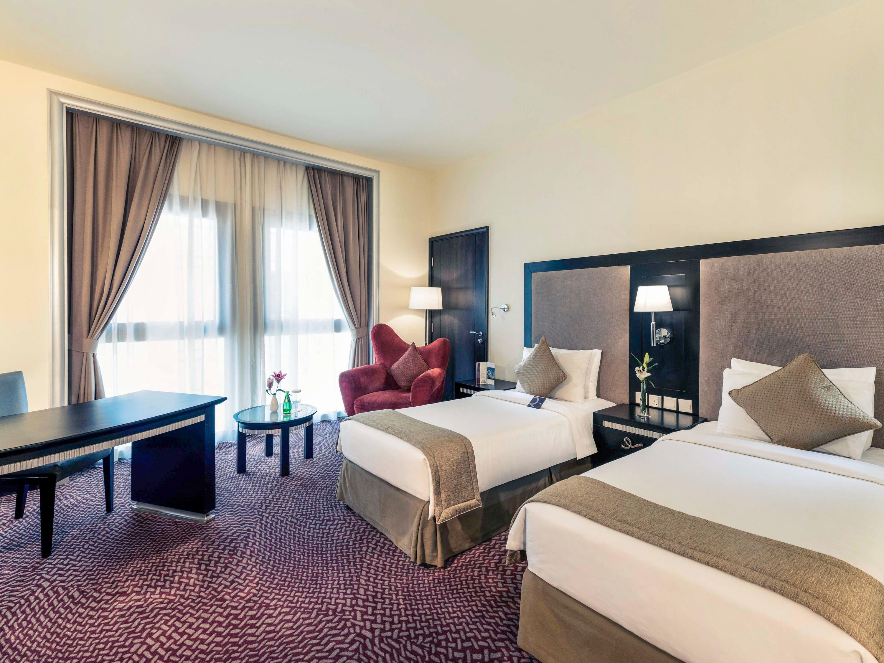Crowne Plaza - Dubai Jumeirah By Ihg Esterno foto Deluxe Room