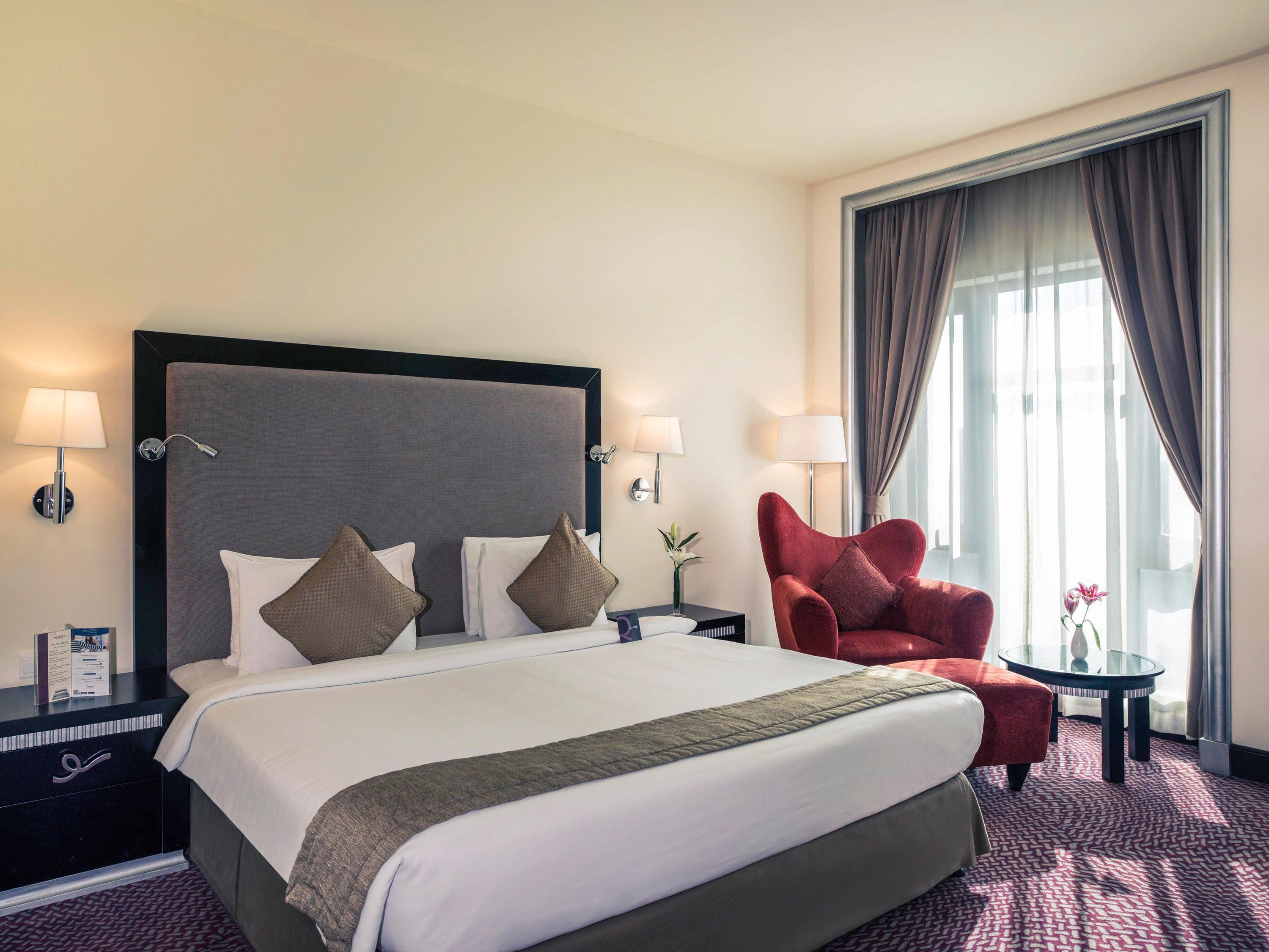 Crowne Plaza - Dubai Jumeirah By Ihg Esterno foto A bedroom at the hotel