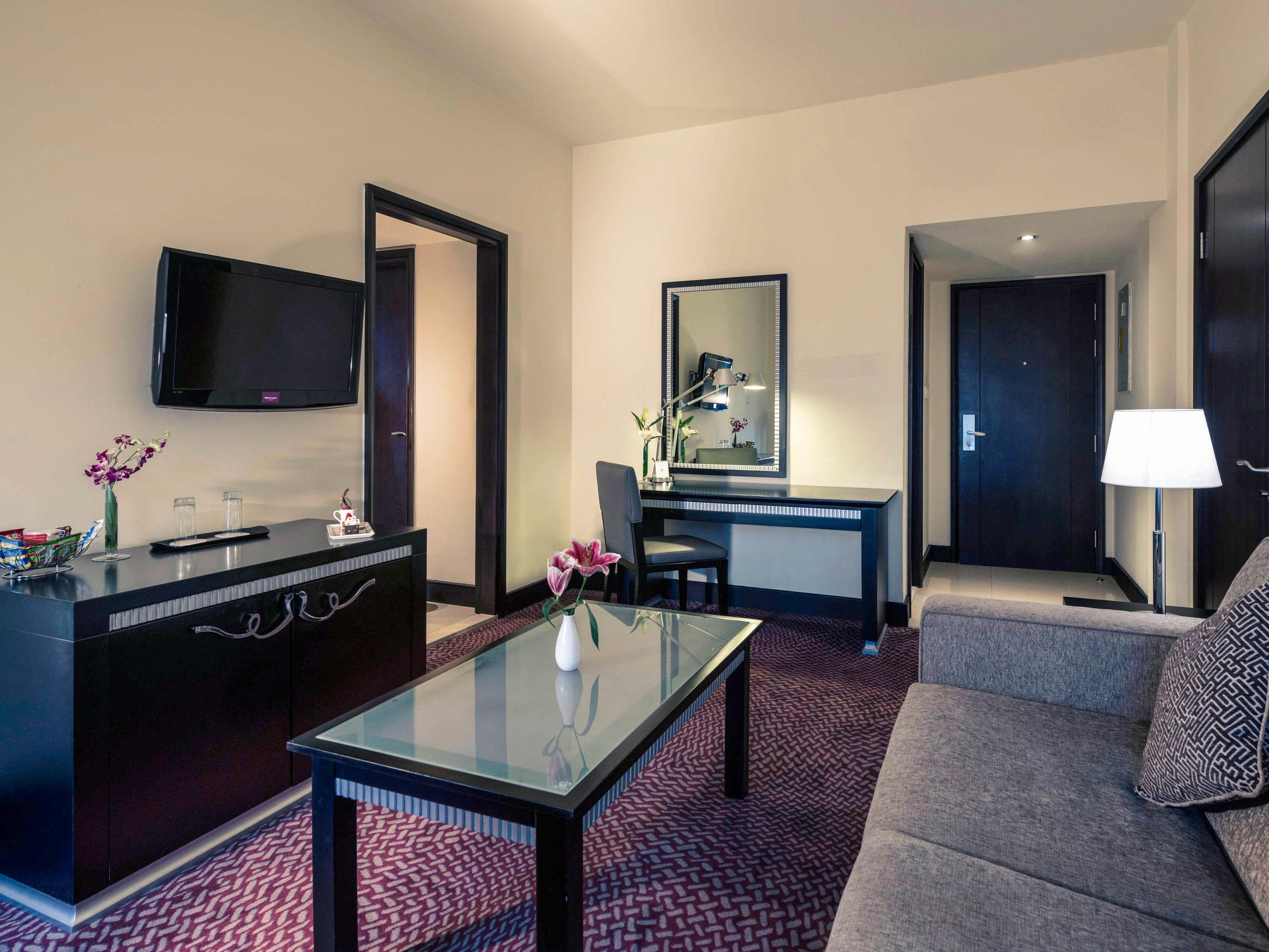 Crowne Plaza - Dubai Jumeirah By Ihg Esterno foto Suite