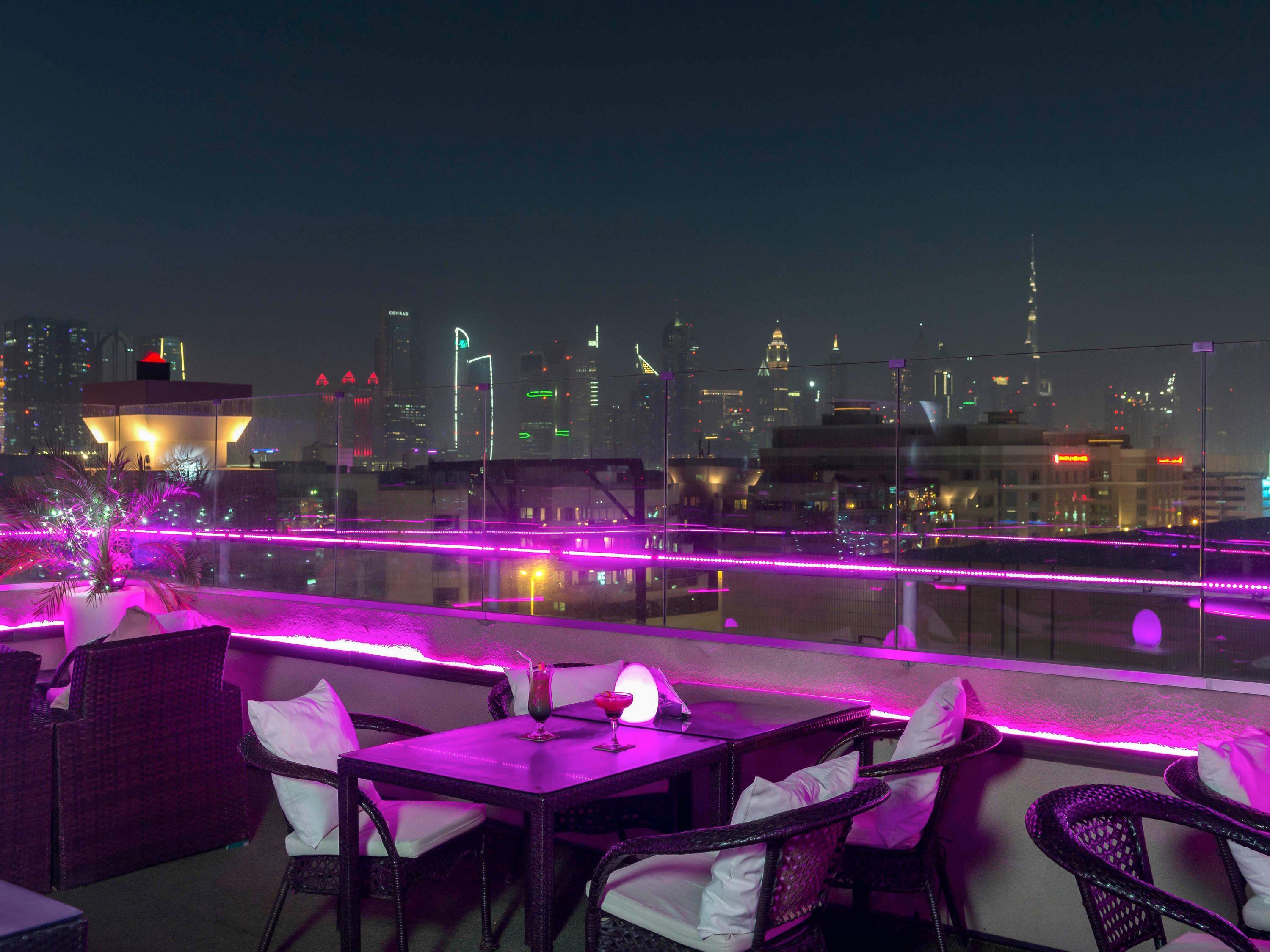 Crowne Plaza - Dubai Jumeirah By Ihg Esterno foto View from the rooftop lounge