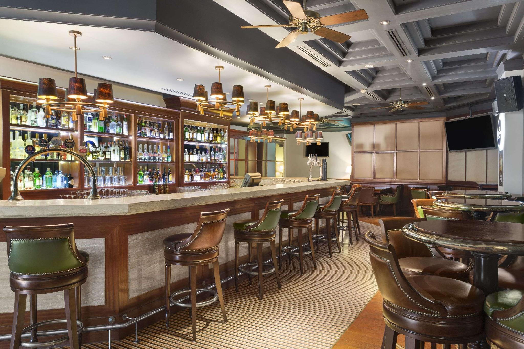 Crowne Plaza - Dubai Jumeirah By Ihg Esterno foto The bar at the 2012-opened restaurant