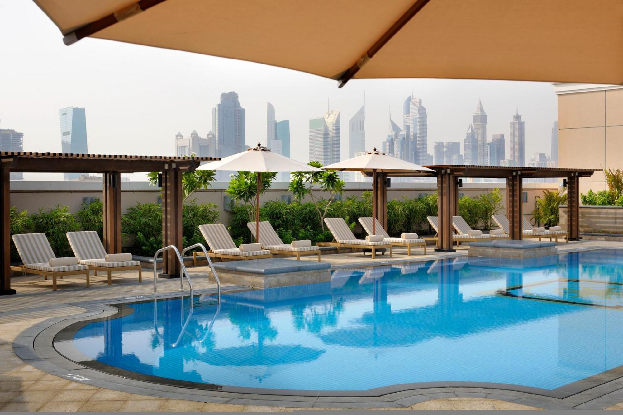 Crowne Plaza - Dubai Jumeirah By Ihg Esterno foto Rooftop pool