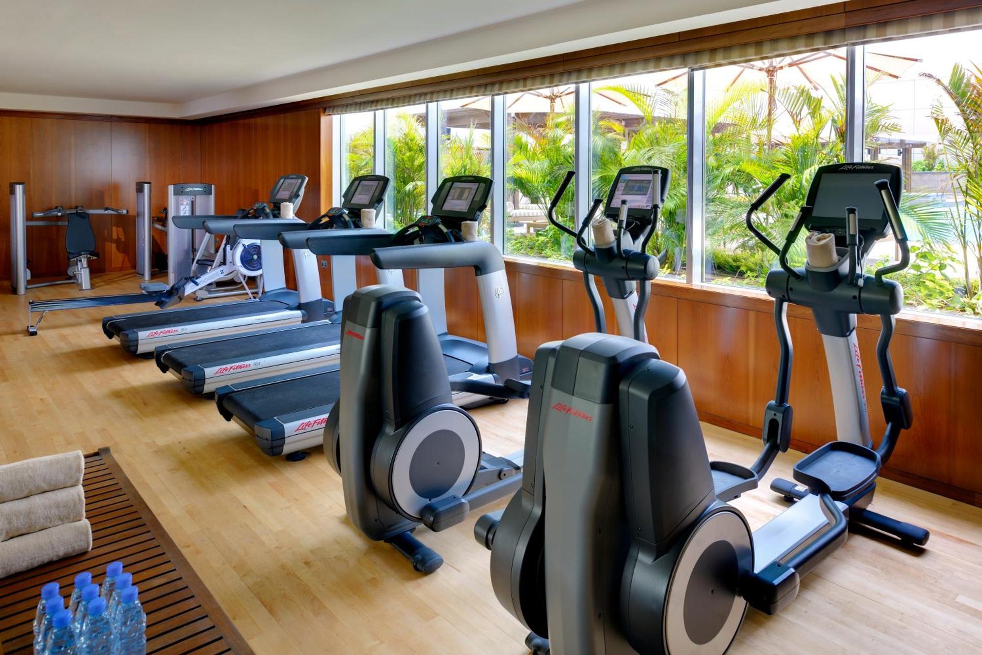 Crowne Plaza - Dubai Jumeirah By Ihg Esterno foto Elliptical cross trainer